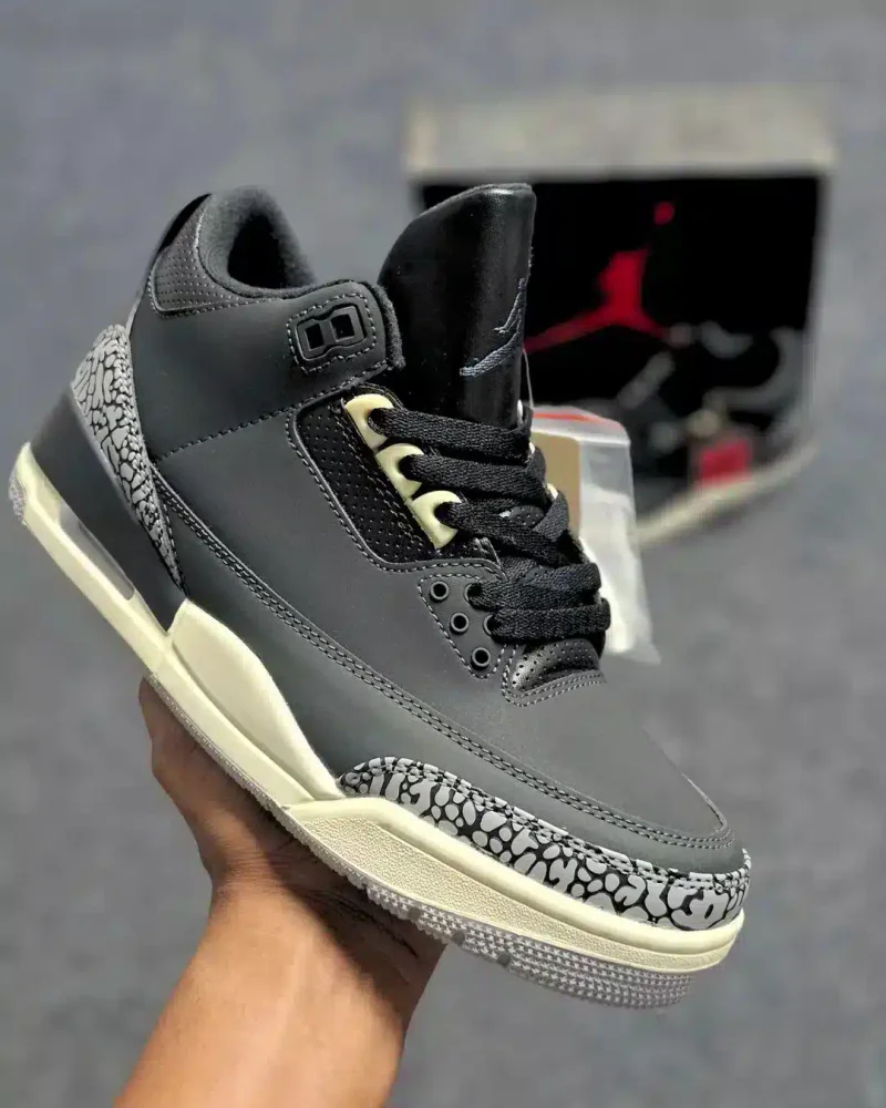 Air Jordan 3 Retro "Off Noir" : Top