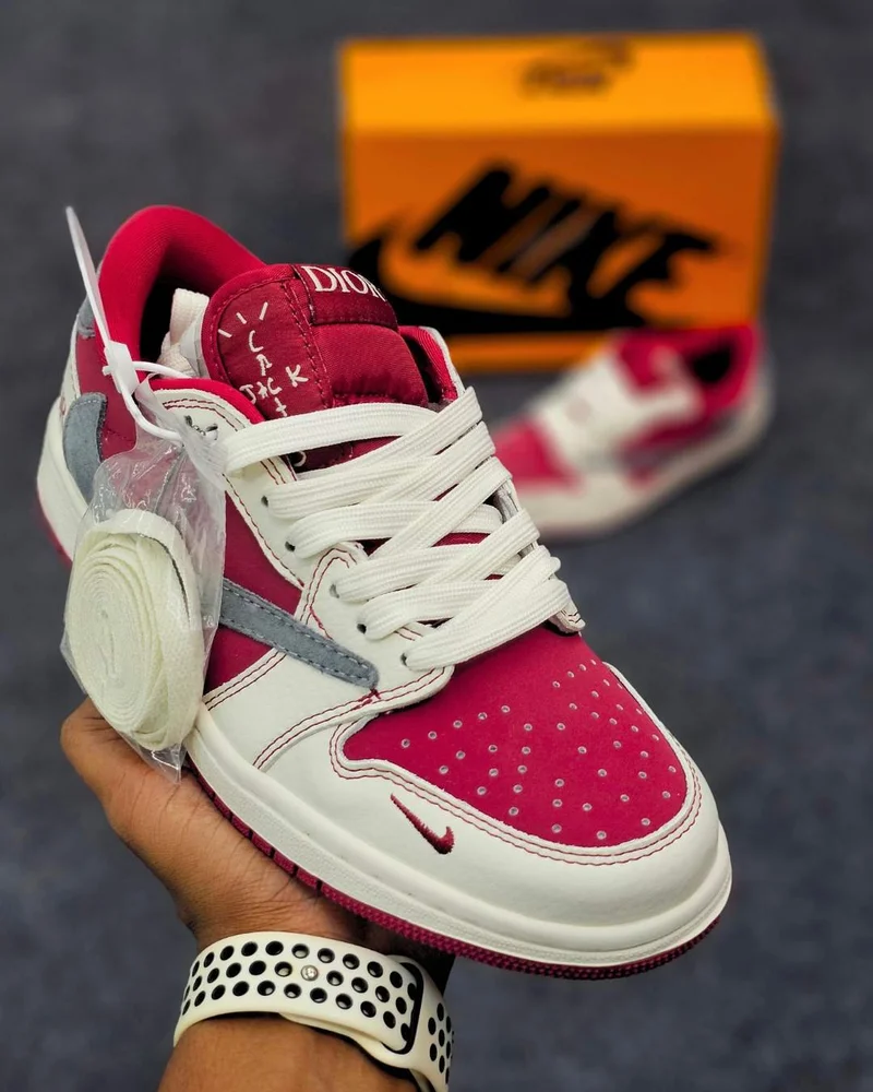 J1 Low Travis Scott "Red Velvet"