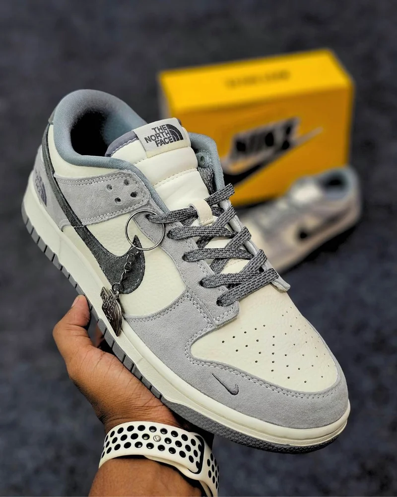 Stussy x SB Dunk Low -Di-or